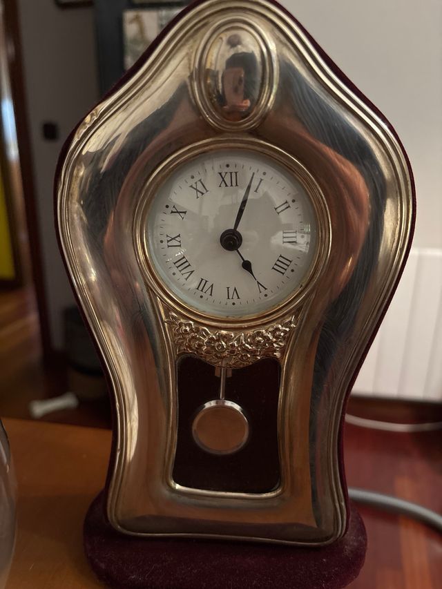 Reloj antiguo de sobremesa terciopelo y plata