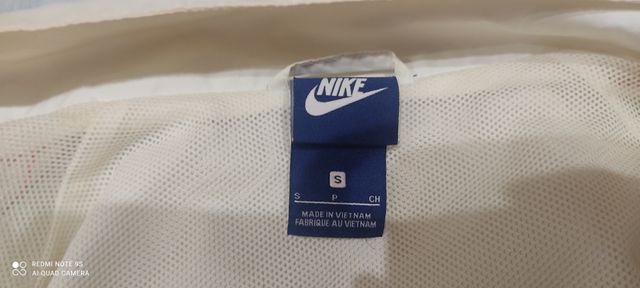 Chaqueta Nike Blanca con Rayas Rojas