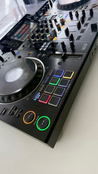 Pioneer XDJ-XZ + Decksaver Negro, estado impecable