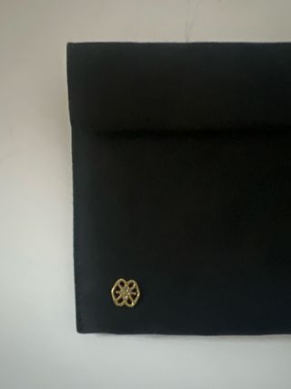 Bolso de mano Couple negro y dorado