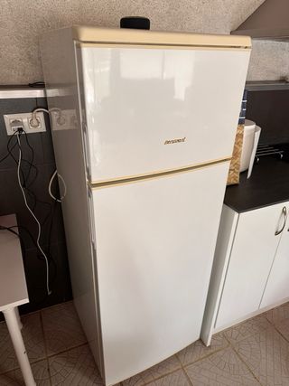 Frigorífico Benavent Blanco