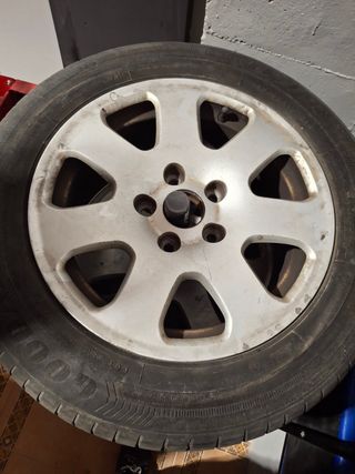 juego Llantas Audi con Neumáticos