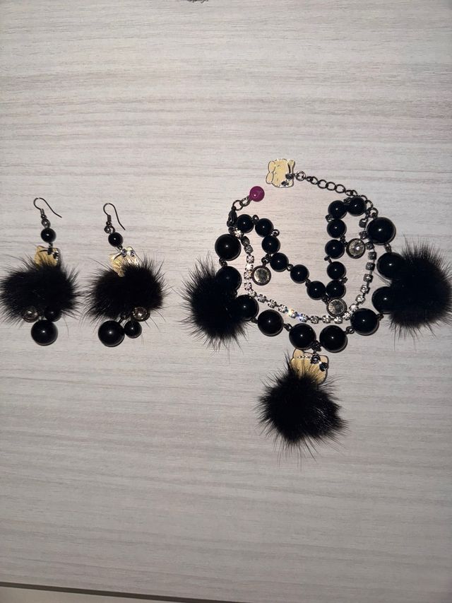 Parure Hello Kitty: Bracciale e Orecchini Neri