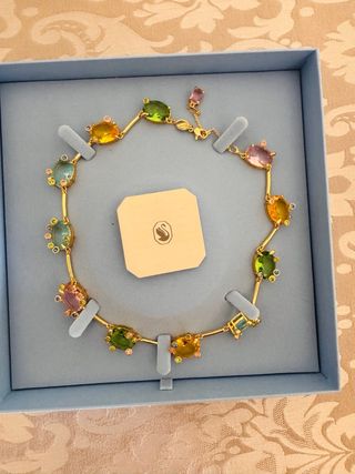 Colar Swarovski Dourado Multicolor Pedras