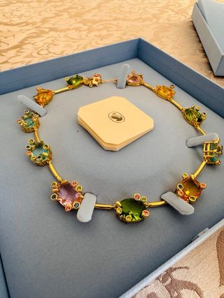 Colar Swarovski Dourado Multicolor Pedras