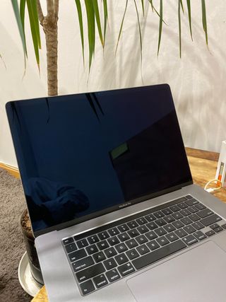 MacBook Pro 16” 2019 Plata