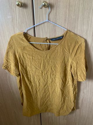 Camisa Zara mostaza con puntitos dorados