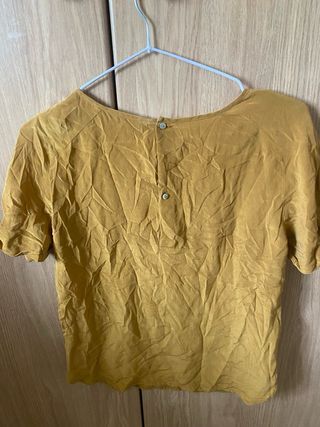 Camisa Zara mostaza con puntitos dorados