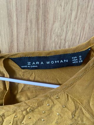 Camisa Zara mostaza con puntitos dorados