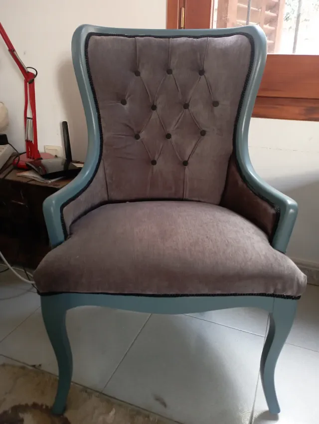 Butaca descalzadora terciopelo azul y gris