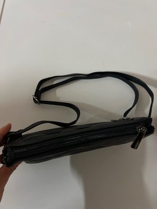 Bandolera de piel negra