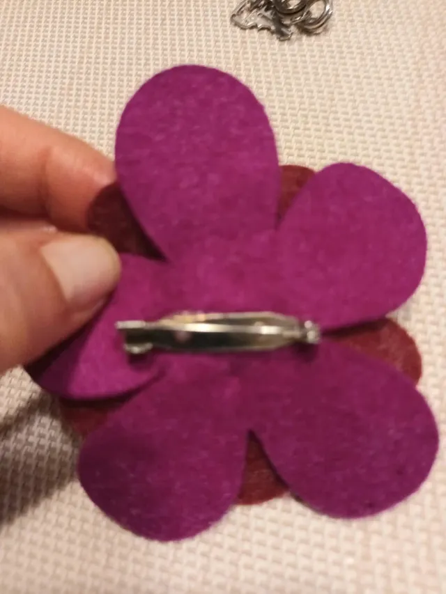 Broche flor fieltro