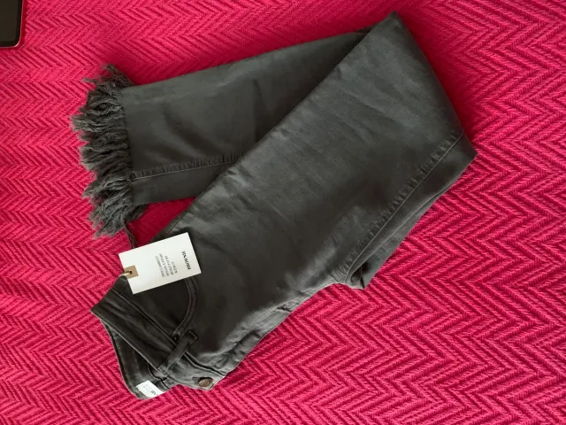 Pantalón brownie a estrenar