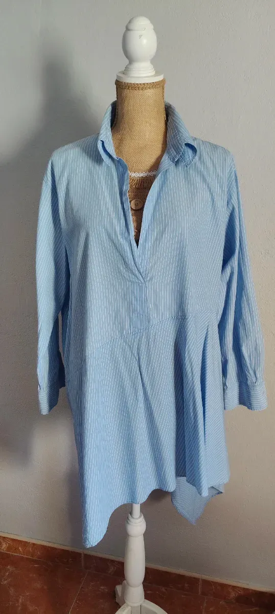 Camisa Zara asimétrica rayas azul y blanco
