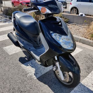 YAMAHA CYGNUS X 125 CC MOTOCICLETA SCOOTER NEGRO