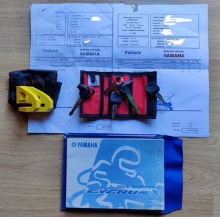 YAMAHA CYGNUS X 125 CC MOTOCICLETA SCOOTER NEGRO