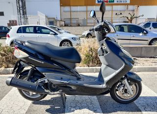 YAMAHA CYGNUS X 125 CC MOTOCICLETA SCOOTER NEGRO