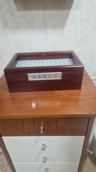 Caja de madera para bolígrafos con tapa de cristal