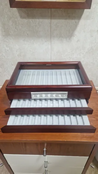 Caja de madera para bolígrafos con tapa de cristal