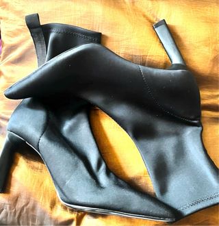 Botines altos negros sin estrenar