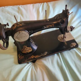 Máquina de coser antigua Naumann