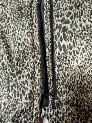 Abrigo estampado mujer talla 50. Animal print