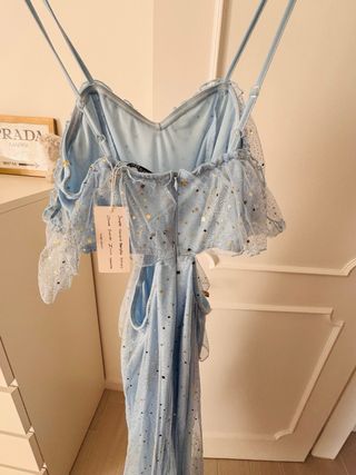 Vestido azul com brilhos