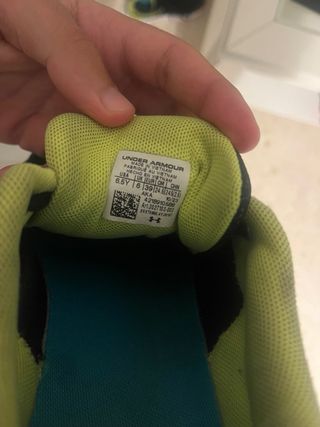 Zapatillas Under Armour Negras y Verdes