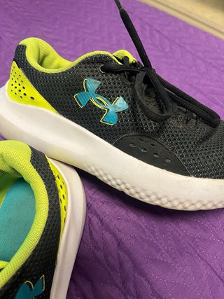 Zapatillas Under Armour Negras y Verdes