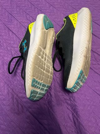 Zapatillas Under Armour Negras y Verdes