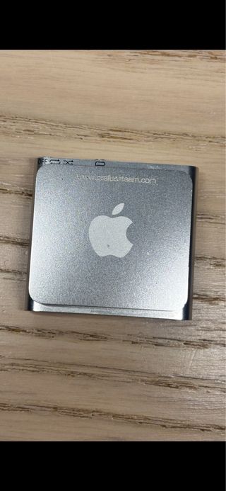 Apple iPod Shuffle Plata (NO SE SI FUNCIONA)