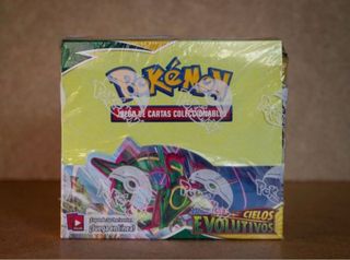 Caja Pokémon Cielos Evolutivos - Juego Cartas