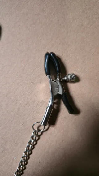 Pinça para mamilos com corrente