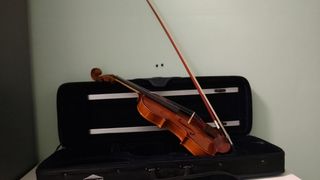 Violino con archetto e custodia