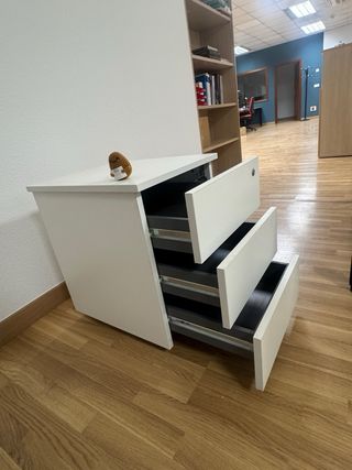 Cajonera de oficina blanca
