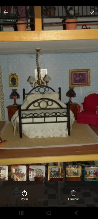 Casita de muñecas con iluminación.