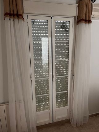 Balconera Complet Aluminio Doble Hoja con Persiana