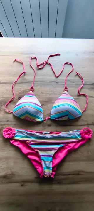 Costume da bagno a righe multicolore