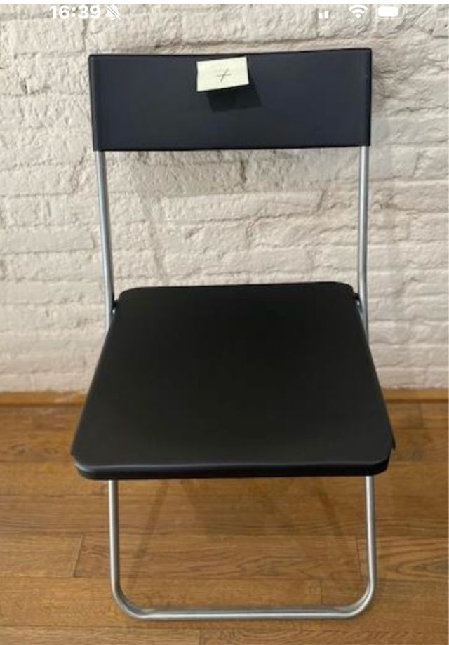 Silla plegable oficina negra y plateada