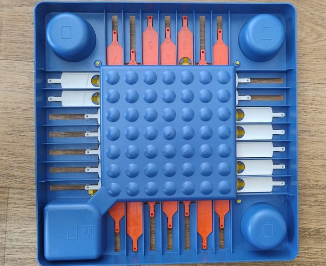 Juego Sobremesa Sobrevive MB