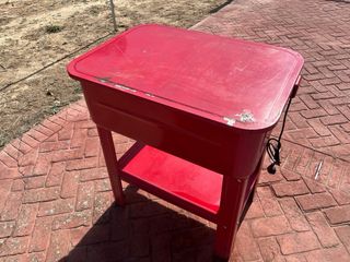 Mesa de lavado roja