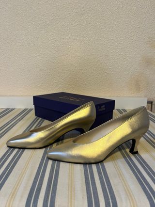 Tacones Stuart Weitzman Dorados