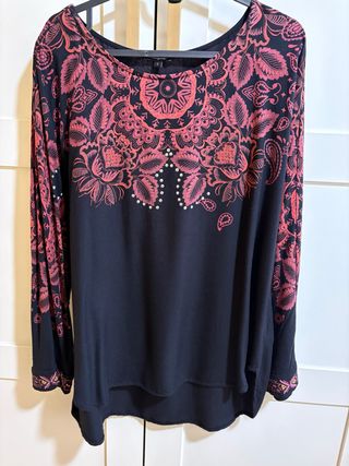 Blusa Desigual Negra y Burdeos  Talla L