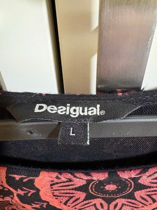Blusa Desigual Negra y Burdeos  Talla L