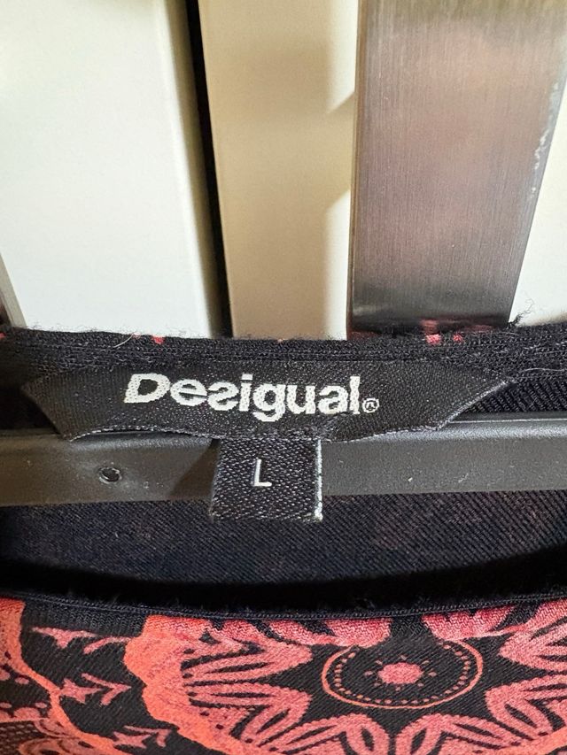 Blusa Desigual Negra y Burdeos  Talla L
