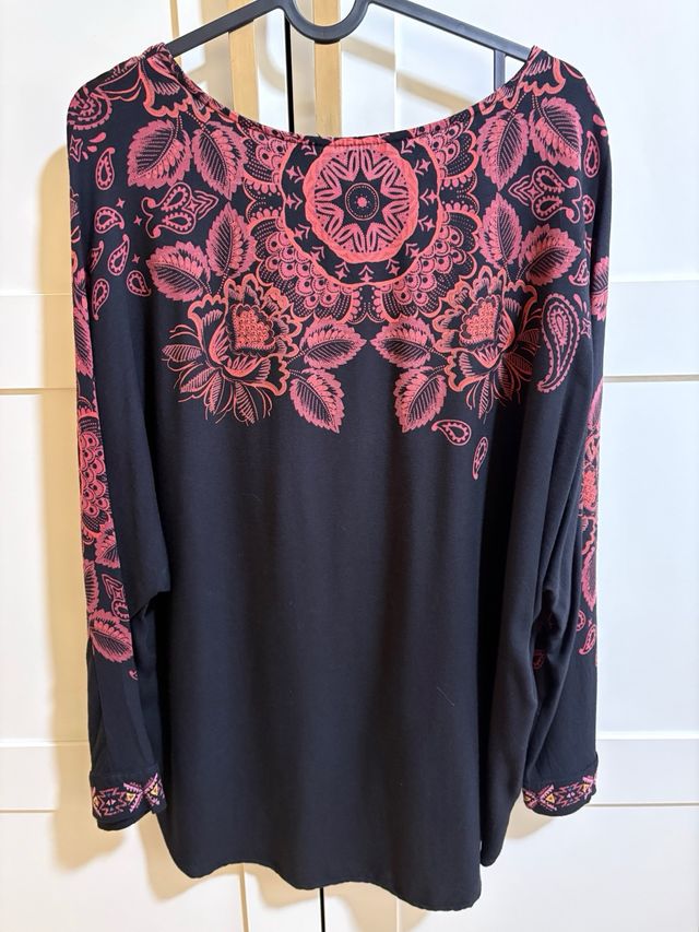 Blusa Desigual Negra y Burdeos  Talla L