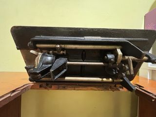 Máquina de coser antigua Alfa