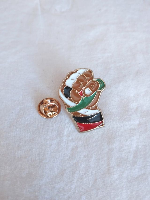 Pin broche puño Palestina. De Acero