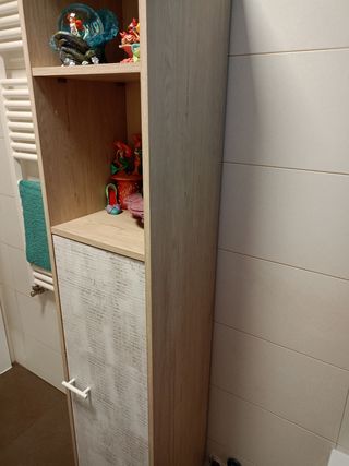 Mueble de baño de madera y papel
