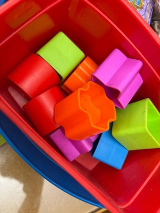 Lote Juguetes Bebé: Cubos, Aro, Pala y orinal